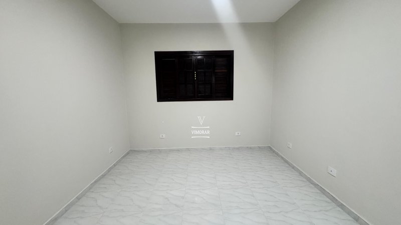 Casa térrea 2 dormitórios + 2 vagas de garagem  Guarulhos - 