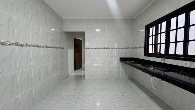 Casa térrea 2 dormitórios + 2 vagas de garagem  Guarulhos - 