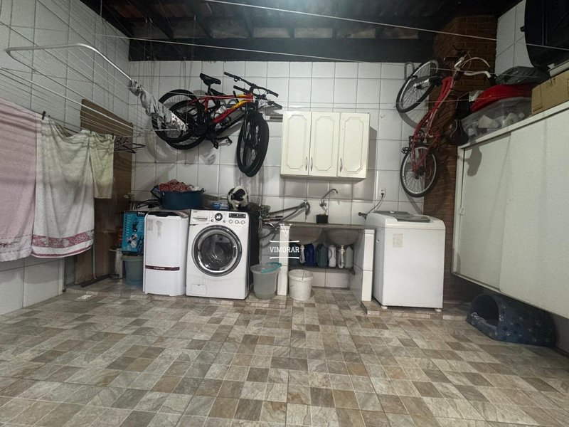Sobrado 3 dormitórios sendo 2 suítes + 2 vagas de garagem  Guarulhos - 