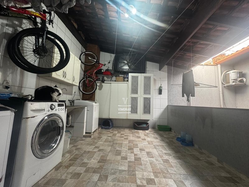 Sobrado 3 dormitórios sendo 2 suítes + 2 vagas de garagem  Guarulhos - 
