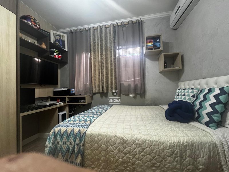Sobrado 3 dormitórios sendo 2 suítes + 2 vagas de garagem  Guarulhos - 