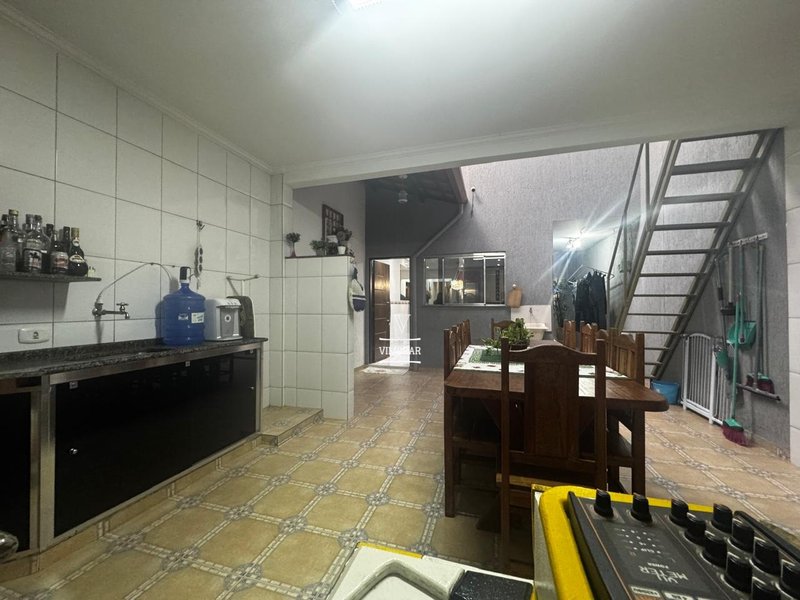 Sobrado 3 dormitórios sendo 2 suítes + 2 vagas de garagem  Guarulhos - 