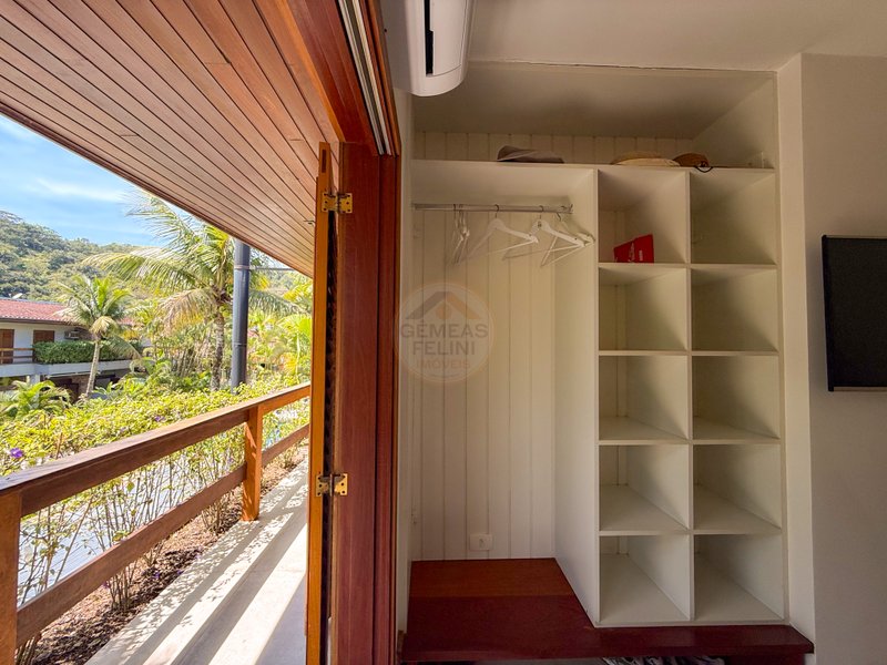 Casa em Condomínio na Praia do Engenho - À VENDA  São Sebastião - 