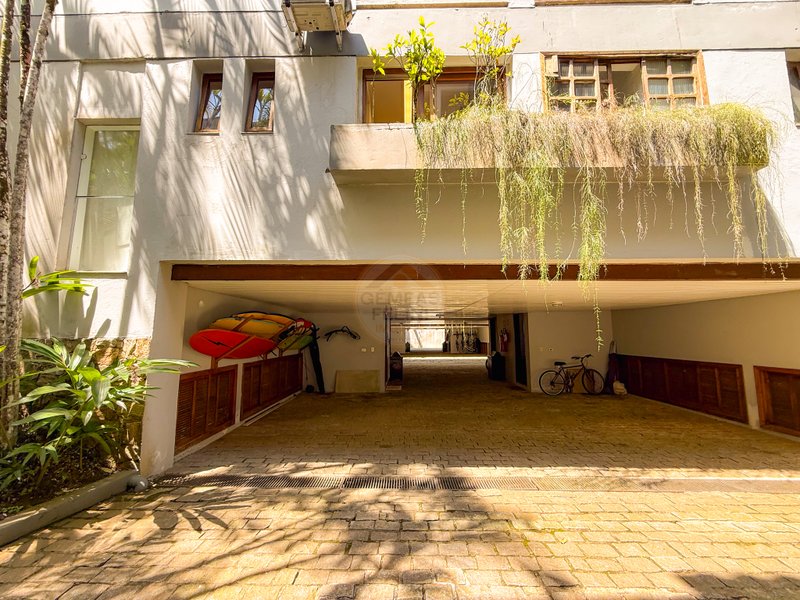Casa em Condomínio na Praia do Engenho - À VENDA  São Sebastião - 