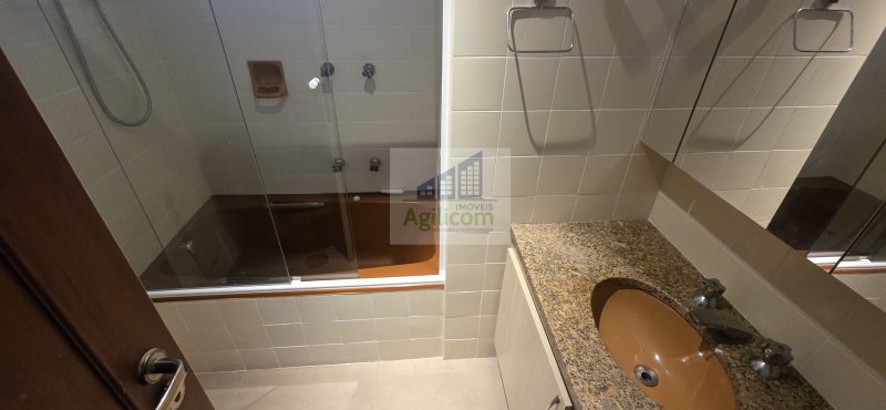 APARTAMENTO À VENDA NO MORUMBI COM 185M², 4 DORMI E 3 VAGAS DE GARAGEM Rua Crítios São Paulo - 