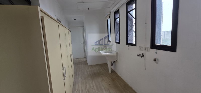 APARTAMENTO À VENDA NO MORUMBI COM 185M², 4 DORMI E 3 VAGAS DE GARAGEM Rua Crítios São Paulo - 