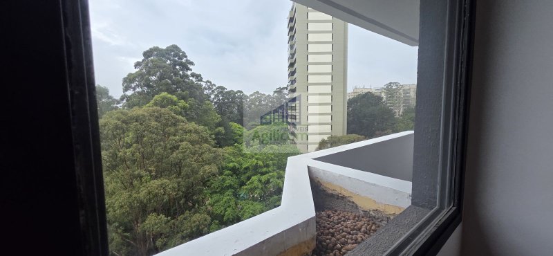 APARTAMENTO À VENDA NO MORUMBI COM 185M², 4 DORMI E 3 VAGAS DE GARAGEM Rua Crítios São Paulo - 