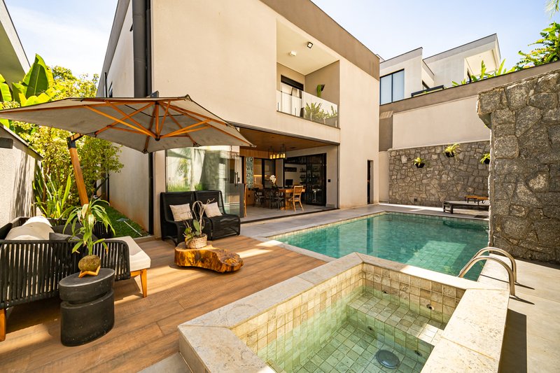Casa a venda residencial Itahyê Avenida Paisagem Santana de Parnaíba - 