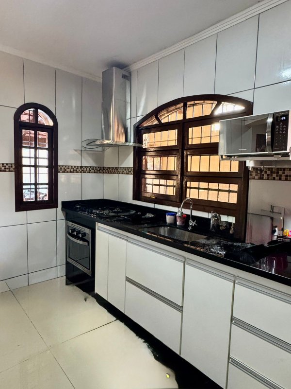 🏡 Casa térrea estilo colonial com piscina e muito espaço em Caraguatatuba!  Caraguatatuba - 