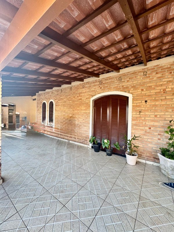 🏡 Casa térrea estilo colonial com piscina e muito espaço em Caraguatatuba!  Caraguatatuba - 