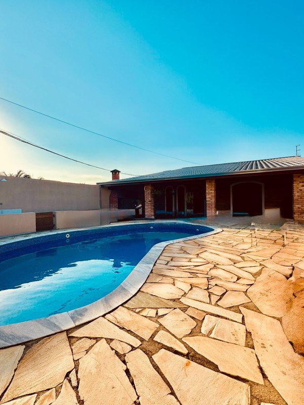 🏡 Casa térrea estilo colonial com piscina e muito espaço em Caraguatatuba!  Caraguatatuba - 