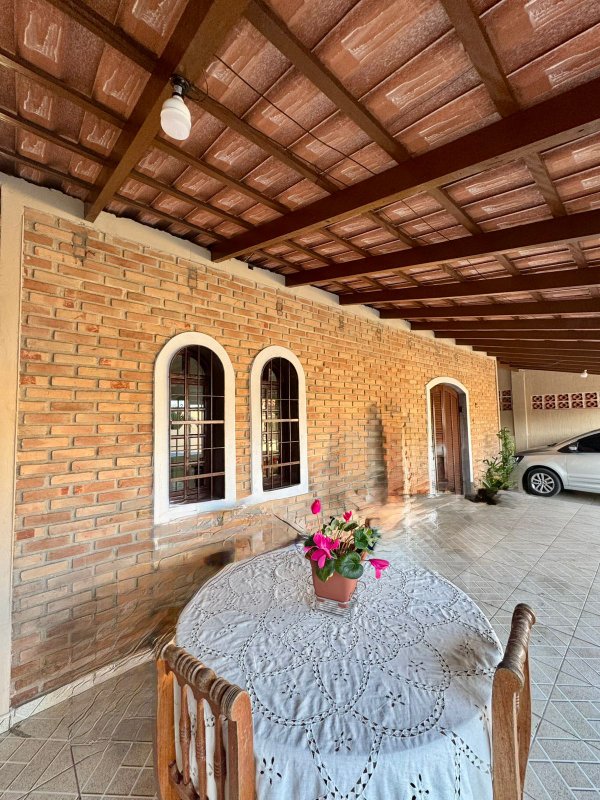 🏡 Casa térrea estilo colonial com piscina e muito espaço em Caraguatatuba!  Caraguatatuba - 