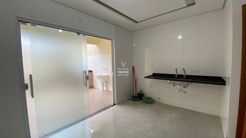 Sobrado 3 suítes + 2 vagas de garagem  São Paulo - 