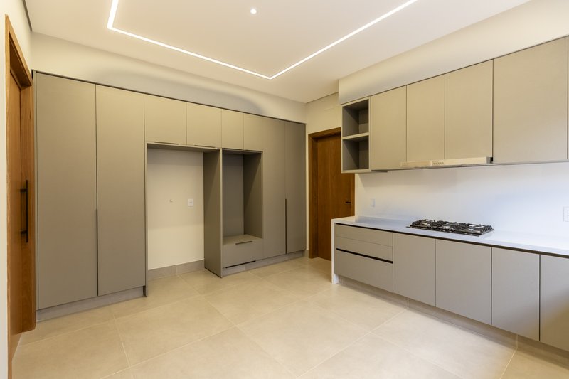 Casa à Venda Reserva Santa Luisa, 451,94m², 4 Suítes, Bonfim Paulista, Ribeirão Preto/SP Rua Antonio Marques Ribeirão Preto - 