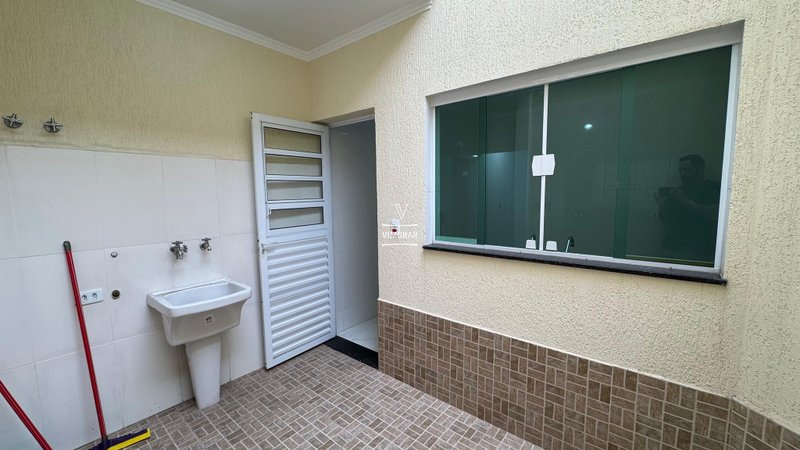 Sobrado 3 suítes + 2 vagas de garagem  São Paulo - 