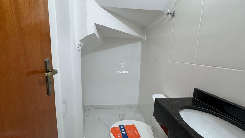 Sobrado 3 suítes + 2 vagas de garagem  São Paulo - 