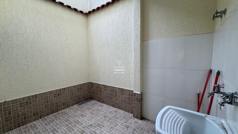 Sobrado 3 suítes + 2 vagas de garagem  São Paulo - 