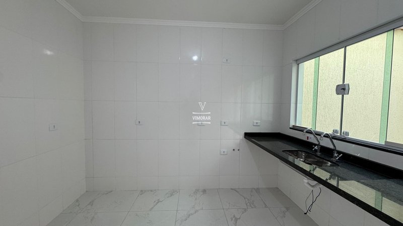 Sobrado 3 suítes + 2 vagas de garagem  São Paulo - 