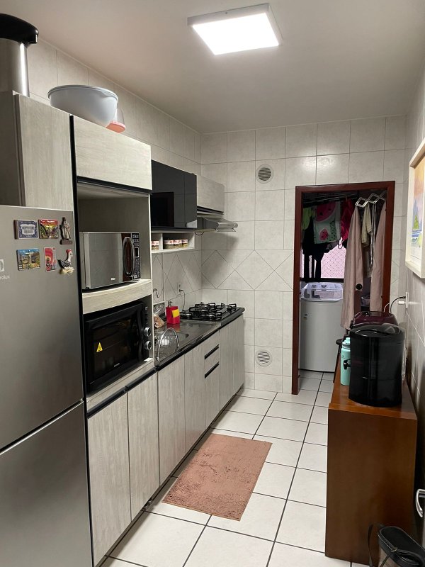 Quadra Mar em Meia Praia: Apartamento Mobiliado no Residencial Osvaldo Campos Rua 265 Itapema - 