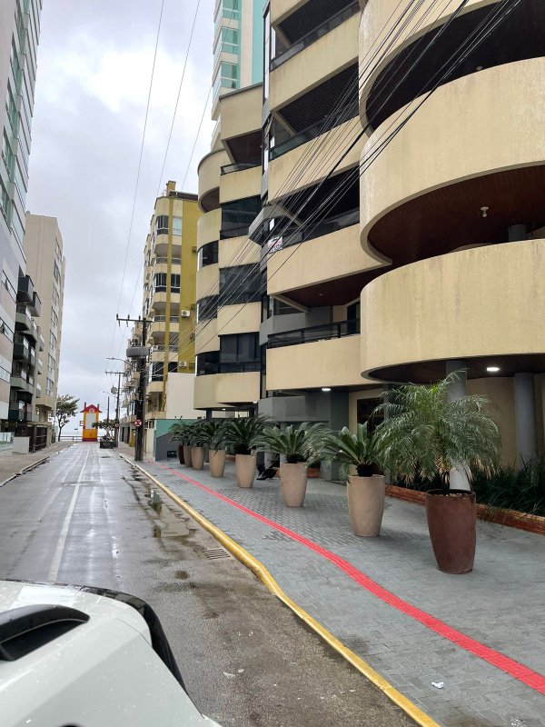 Quadra Mar em Meia Praia: Apartamento Mobiliado no Residencial Osvaldo Campos Rua 265 Itapema - 