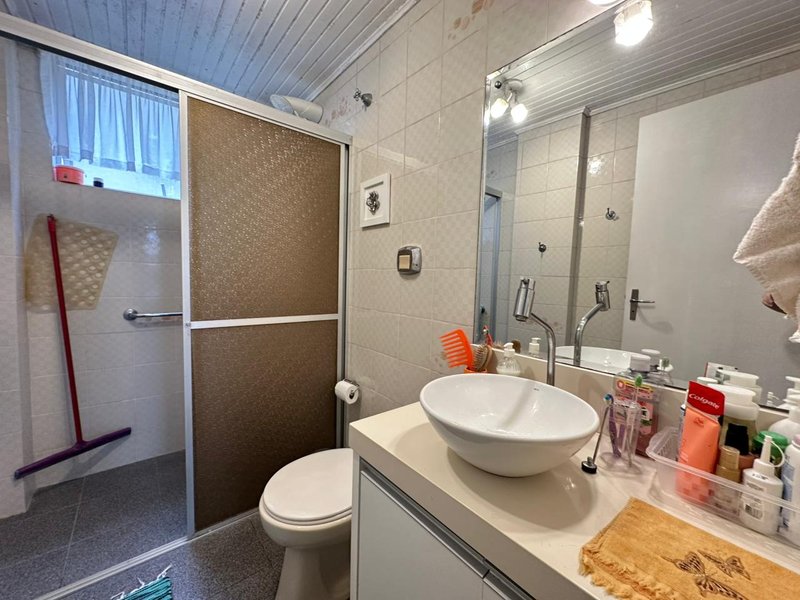 Amplo Apartamento com Duas Varandas no Edifício Whittcinski, Perto do Mar Rua 316 Itapema - 
