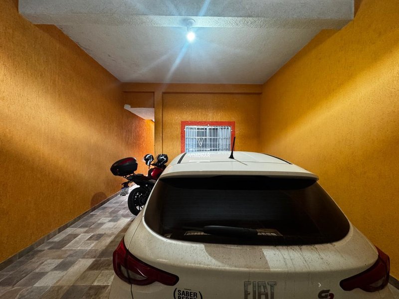 Sobrado 3 dormitórios sendo 1 suíte + 2 vagas de garagem  Guarulhos - 