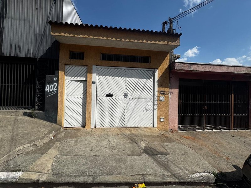 Sobrado 3 dormitórios sendo 1 suíte + 2 vagas de garagem  Guarulhos - 