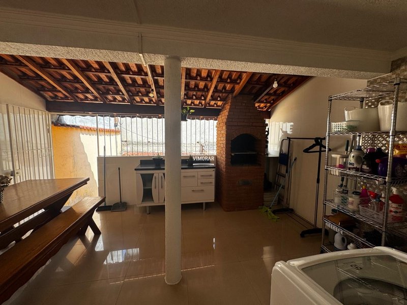 Sobrado 3 dormitórios sendo 1 suíte + 2 vagas de garagem  Guarulhos - 