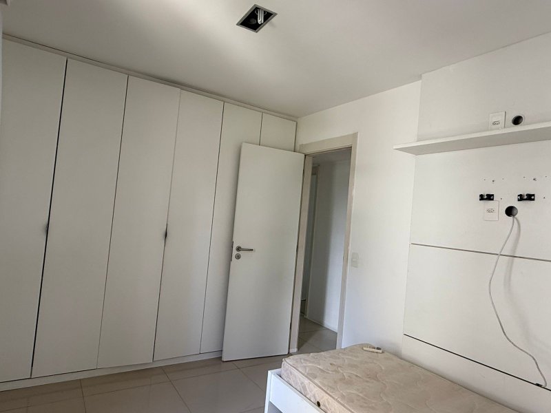4 suítes. 170m². Nascente. 3 vagas de garagem. Mobiliado Rua Le Parc Recife - 