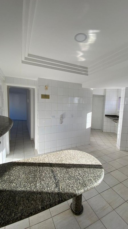 3 quartos (1 suíte). 127m². Nascente. Andar intermediário. 2 vagas de garagem Rua Carlos Pereira Falcão Recife - 