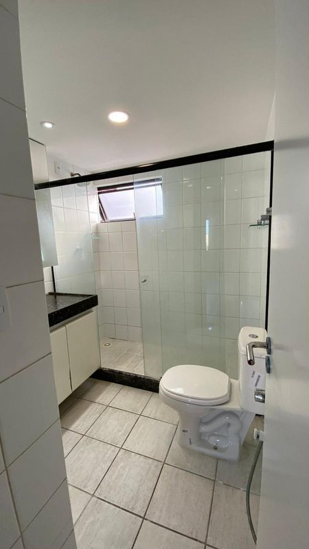 3 quartos (1 suíte). 127m². Nascente. Andar intermediário. 2 vagas de garagem Rua Carlos Pereira Falcão Recife - 