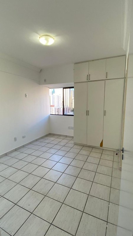 3 quartos (1 suíte). 127m². Nascente. Andar intermediário. 2 vagas de garagem Rua Carlos Pereira Falcão Recife - 
