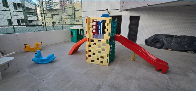 3 quartos (1 suíte). 127m². Nascente. Andar intermediário. 2 vagas de garagem Rua Carlos Pereira Falcão Recife - 