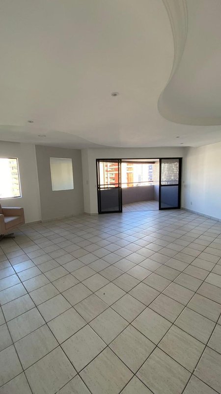 3 quartos (1 suíte). 127m². Nascente. Andar intermediário. 2 vagas de garagem Rua Carlos Pereira Falcão Recife - 
