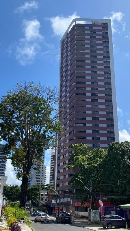 3 quartos (1 suíte). 127m². Nascente. Andar intermediário. 2 vagas de garagem Rua Carlos Pereira Falcão Recife - 