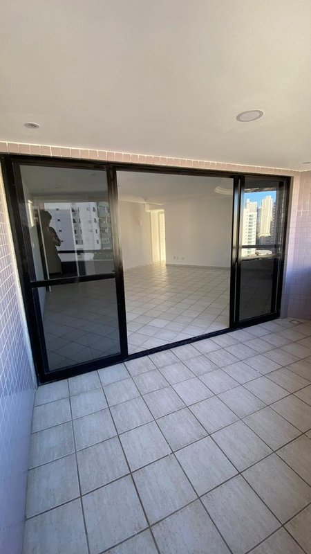 3 quartos (1 suíte). 127m². Nascente. Andar intermediário. 2 vagas de garagem Rua Carlos Pereira Falcão Recife - 
