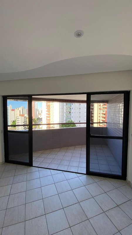 3 quartos (1 suíte). 127m². Nascente. Andar intermediário. 2 vagas de garagem Rua Carlos Pereira Falcão Recife - 