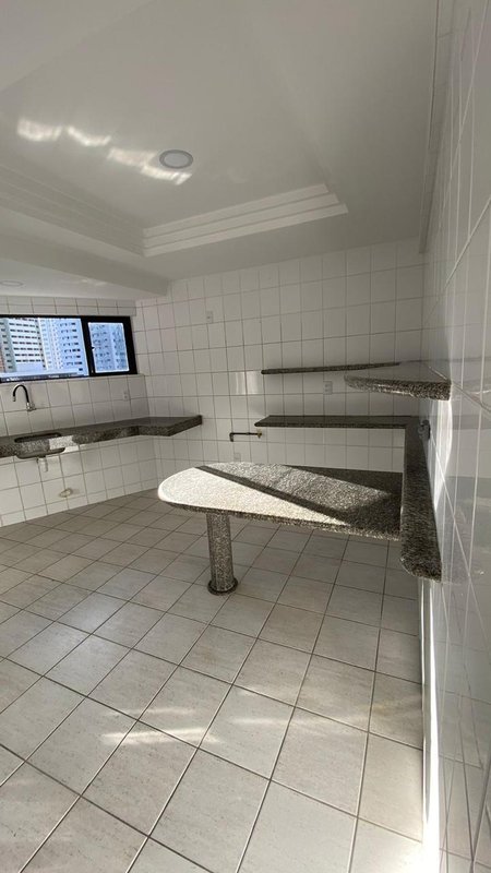 3 quartos (1 suíte). 127m². Nascente. Andar intermediário. 2 vagas de garagem Rua Carlos Pereira Falcão Recife - 