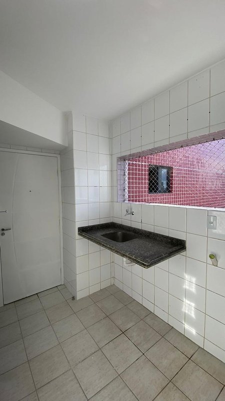 3 quartos (1 suíte). 127m². Nascente. Andar intermediário. 2 vagas de garagem Rua Carlos Pereira Falcão Recife - 