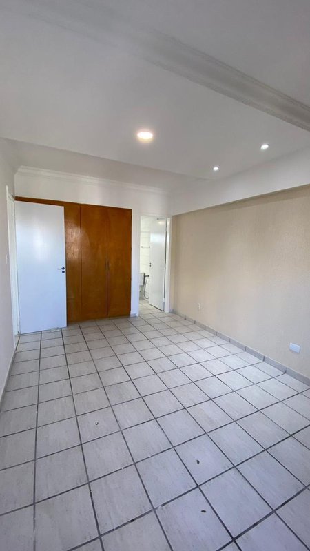 3 quartos (1 suíte). 127m². Nascente. Andar intermediário. 2 vagas de garagem Rua Carlos Pereira Falcão Recife - 