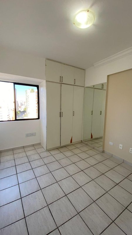 3 quartos (1 suíte). 127m². Nascente. Andar intermediário. 2 vagas de garagem Rua Carlos Pereira Falcão Recife - 
