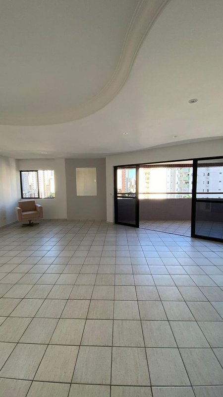 3 quartos (1 suíte). 127m². Nascente. Andar intermediário. 2 vagas de garagem Rua Carlos Pereira Falcão Recife - 