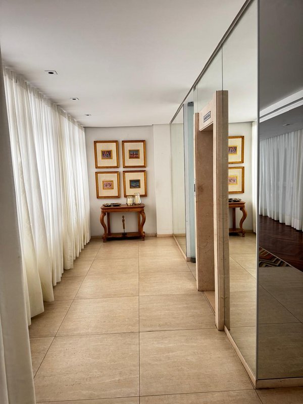 APARTAMENTO 4 QUARTOS  3 SUÍTES  VARANDA 3 GARAGENS PISCINA ACADEMIA À VENDA NA VITÓRIA! Avenida Sete de Setembro Salvador - 