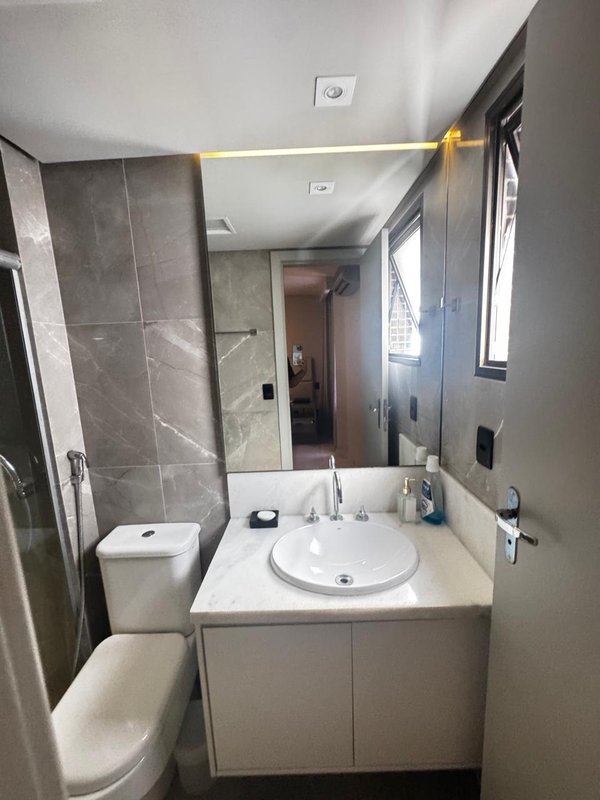 APARTAMENTO 4 QUARTOS  3 SUÍTES  VARANDA 3 GARAGENS PISCINA ACADEMIA À VENDA NA VITÓRIA! Avenida Sete de Setembro Salvador - 