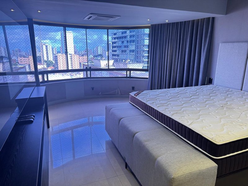 APARTAMENTO 4 QUARTOS  3 SUÍTES  VARANDA 3 GARAGENS PISCINA ACADEMIA À VENDA NA VITÓRIA! Avenida Sete de Setembro Salvador - 
