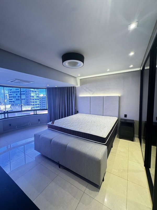 APARTAMENTO 4 QUARTOS  3 SUÍTES  VARANDA 3 GARAGENS PISCINA ACADEMIA À VENDA NA VITÓRIA! Avenida Sete de Setembro Salvador - 