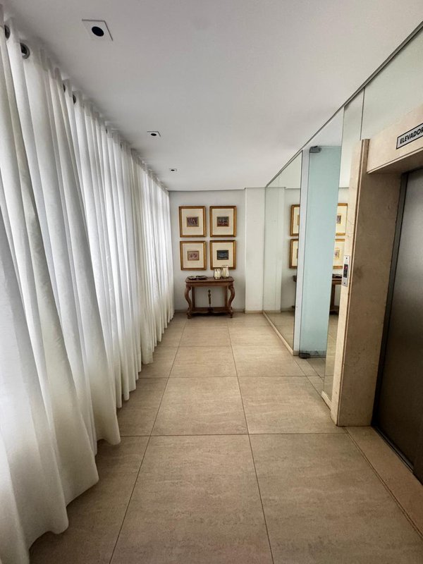 APARTAMENTO 4 QUARTOS  3 SUÍTES  VARANDA 3 GARAGENS PISCINA ACADEMIA À VENDA NA VITÓRIA! Avenida Sete de Setembro Salvador - 