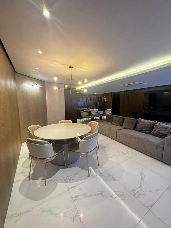 APARTAMENTO 4 QUARTOS  3 SUÍTES  VARANDA 3 GARAGENS PISCINA ACADEMIA À VENDA NA VITÓRIA! Avenida Sete de Setembro Salvador - 