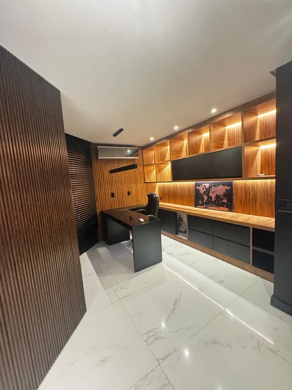 APARTAMENTO 4 QUARTOS  3 SUÍTES  VARANDA 3 GARAGENS PISCINA ACADEMIA À VENDA NA VITÓRIA! Avenida Sete de Setembro Salvador - 
