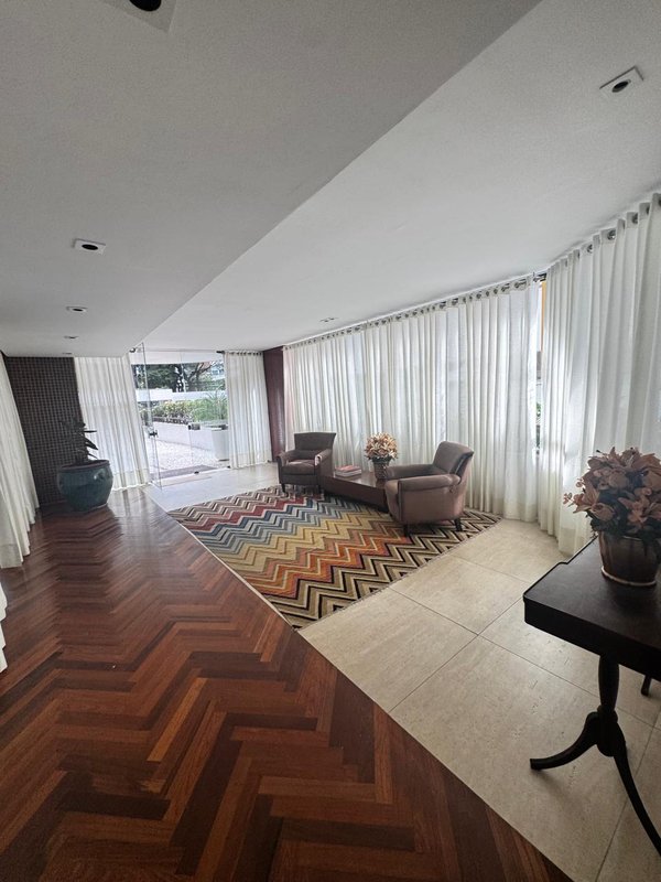 APARTAMENTO 4 QUARTOS  3 SUÍTES  VARANDA 3 GARAGENS PISCINA ACADEMIA À VENDA NA VITÓRIA! Avenida Sete de Setembro Salvador - 